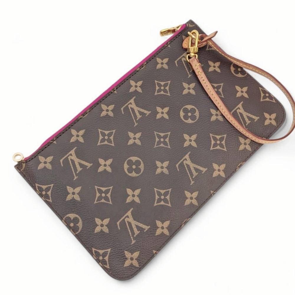 ✨️Authentic Louis Vuitton Wristlet MM Monogram Clutch Bag - Picture 6 of 14